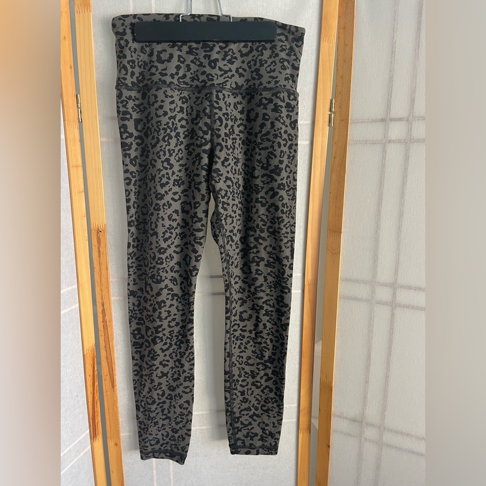 Athleta Elation Ultra High Rise Tight Leopard Arbor Green Olive small petite